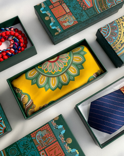 Quà Tặng Cao Cấp / Khăn Lụa Vuông Hương Vân Long Mộng / Xanh Lá & Vàng