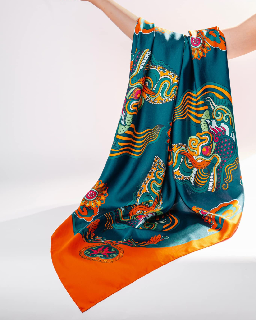 Khăn Lụa Hương Vân Long Mộng / Xanh Lá & Da Cam / 110x110
