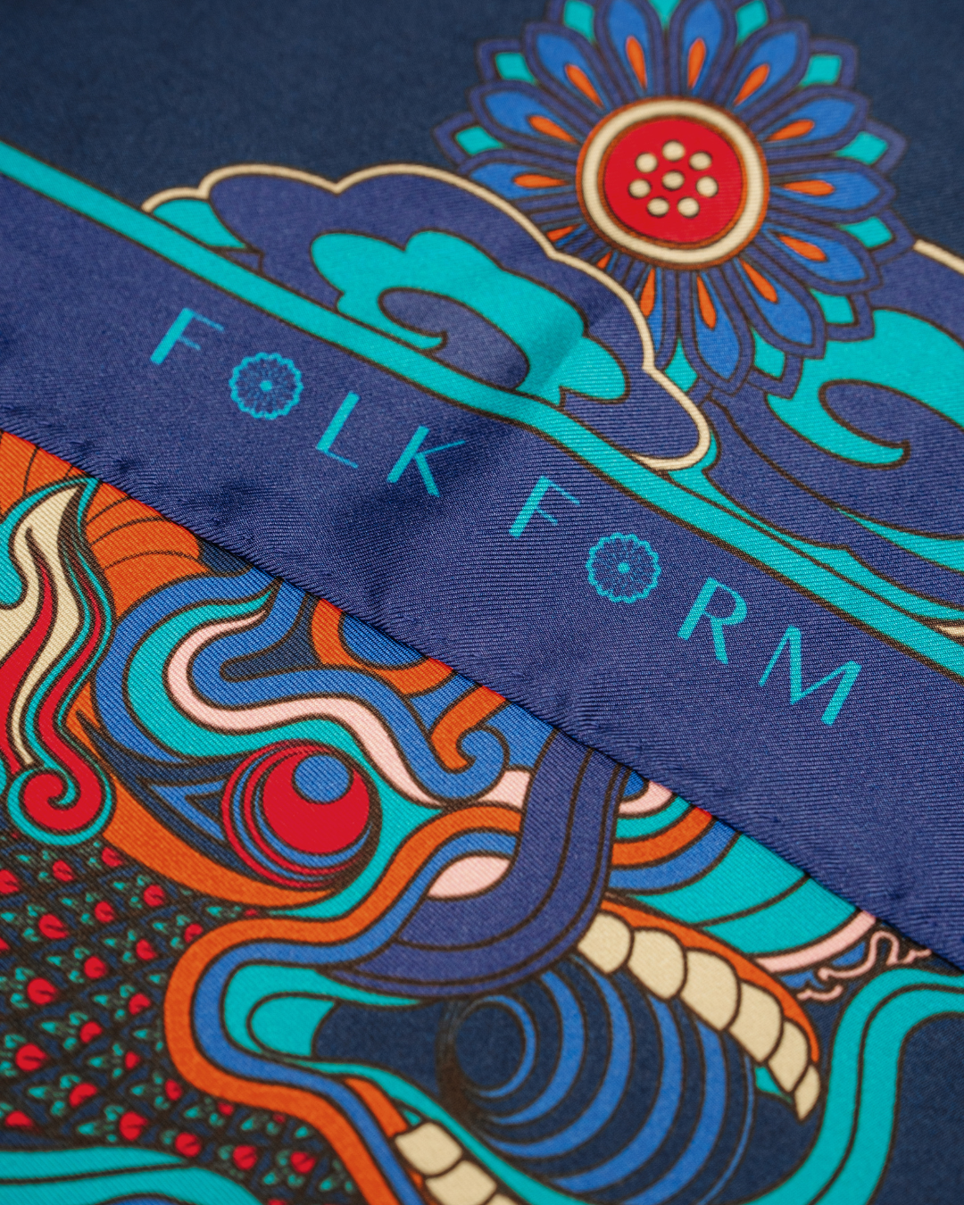 Quà Tặng Cao Cấp Tinh Tế / Khăn Lụa Vuông Hương Vân Long Mộng / Xanh Lam Đậm