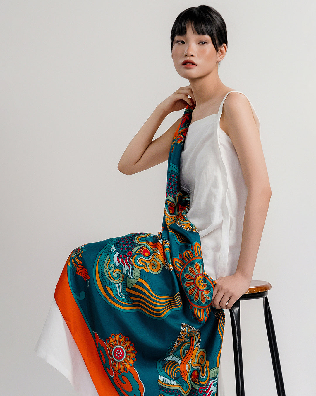 Khăn Lụa Hương Vân Long Mộng / Xanh Lá & Da Cam / 110x110