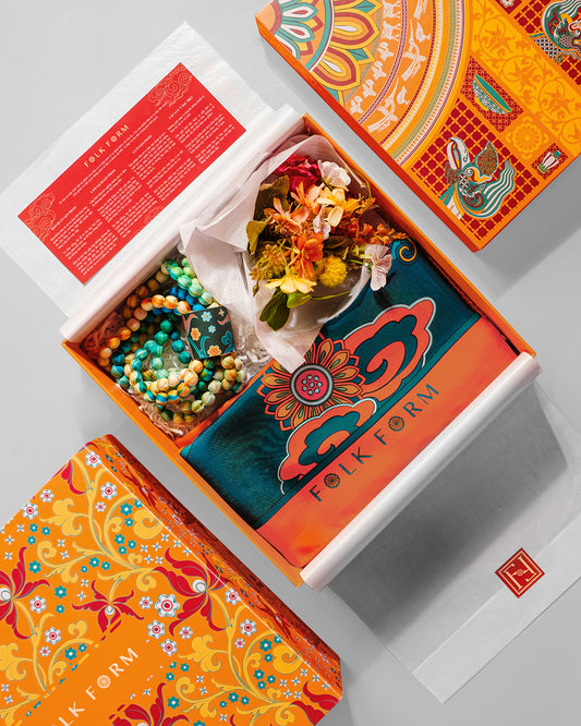 Quà Tặng Cao Cấp Tinh Hoa / Khăn Lụa Vuông Hương Vân Long Mộng / Xanh Lá & Da Cam