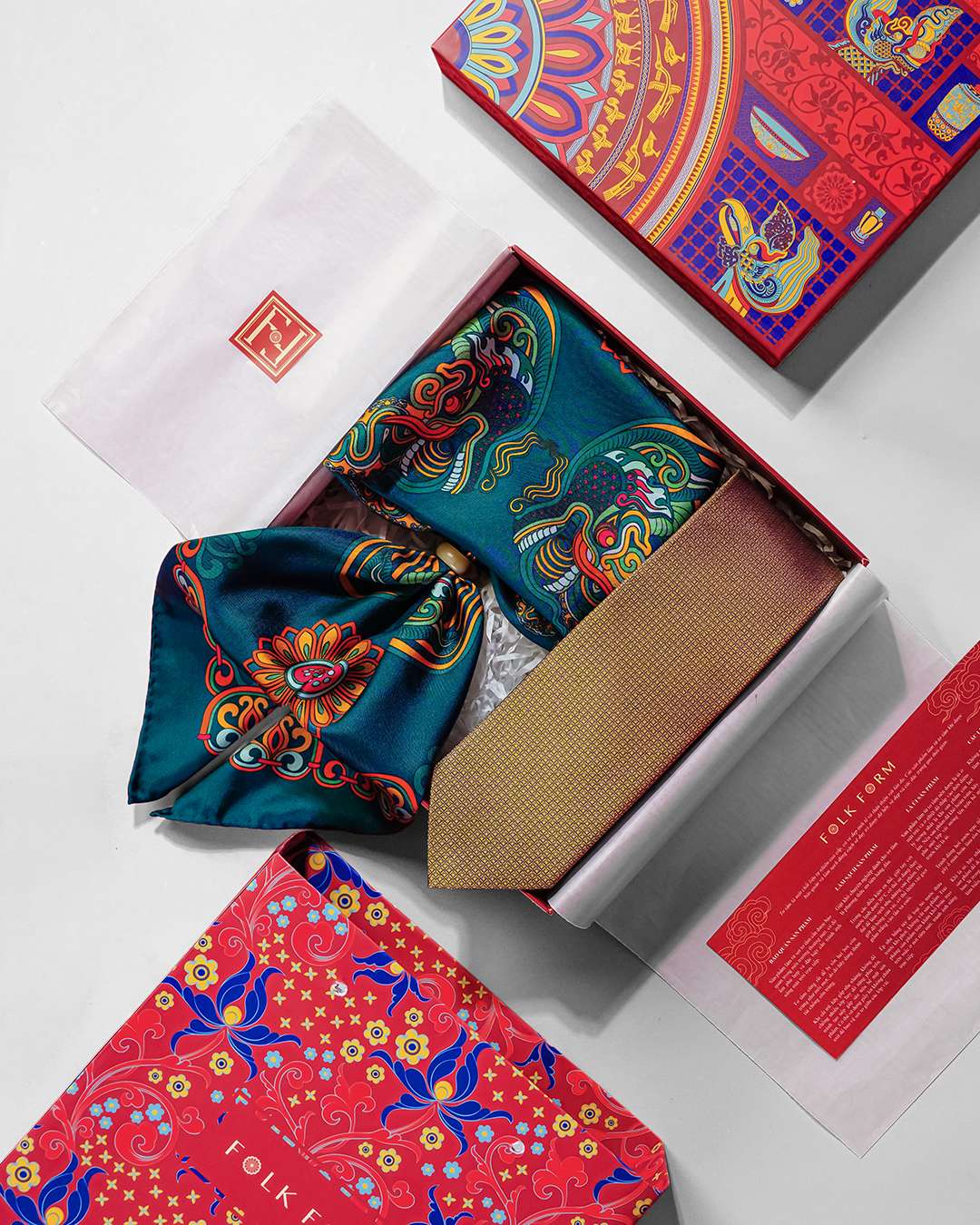 Quà Tặng Cao Cấp / Khăn Lụa Vuông Mây Hoạ Long Ân / Xanh Lá Đậm