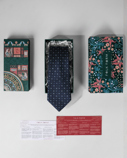 Quà Tặng Cao Cấp / Cà Vạt Lụa Gấm Hoa Văn Chấm Ô Vuông / Xanh Than / 8cm x 145cm