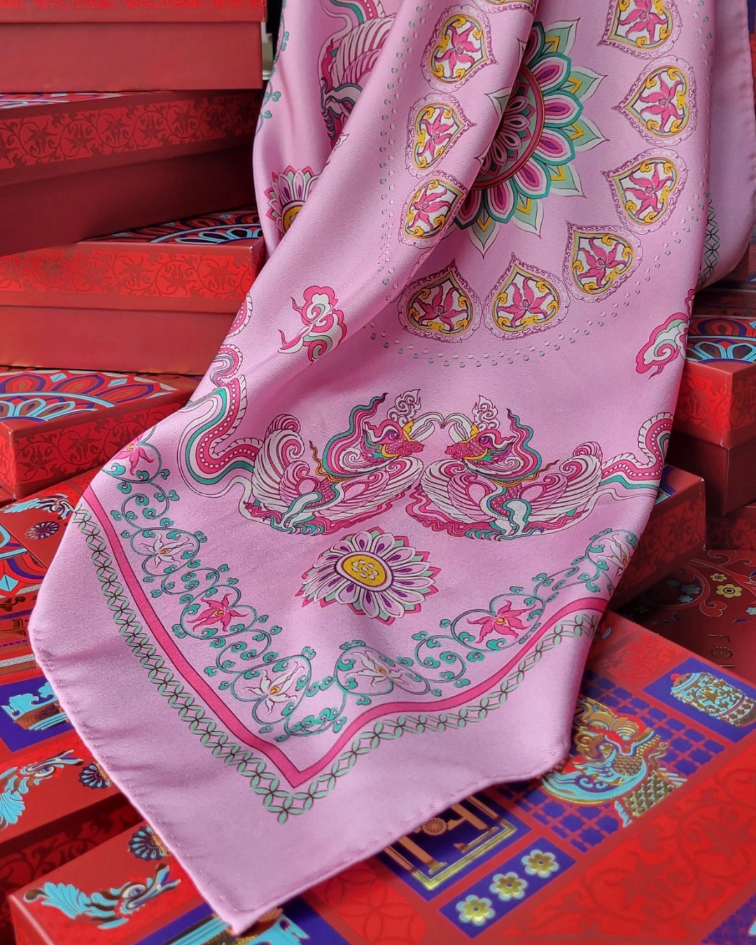 Khăn Lụa Phụng Vũ Vân Ca / Hồng / Quà Tặng Cao Cấp