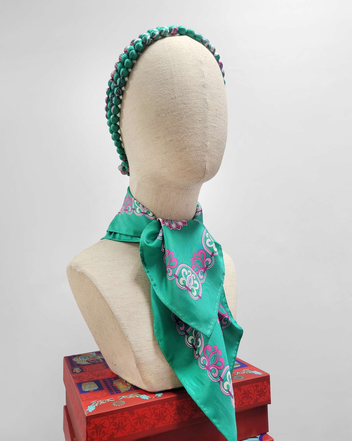 Vòng Hạt Bọc Lụa In Hoạ Tiết / Xanh Ngọc / 110cm