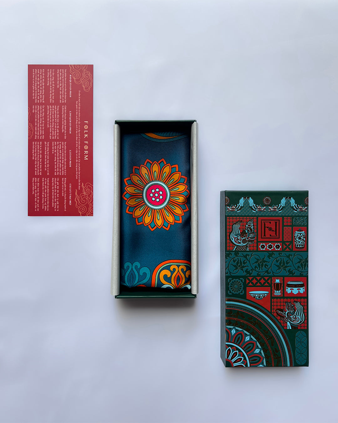 Quà Tặng Cao Cấp / Khăn Lụa Vuông Mây Hoạ Long Ân / Xanh Lá Đậm