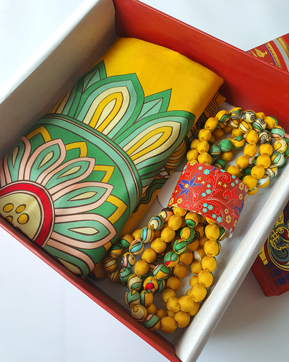 Quà Tặng Cao Cấp Tinh Hoa / Khăn Lụa Vuông Mây Hoạ Long Ân / Vàng